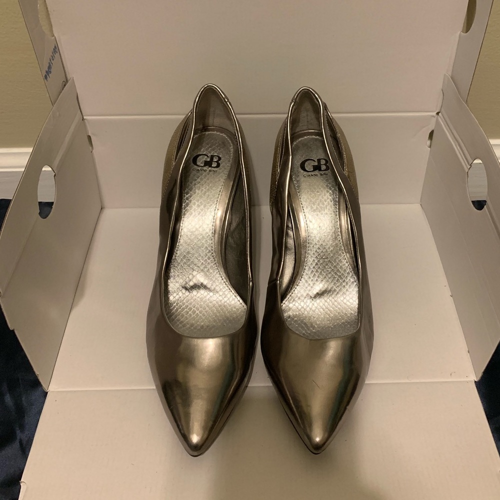 Gianni Bini Pointed Toe Pump